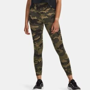 Under Armour women’s Meridian Cropped Camo Legging size L